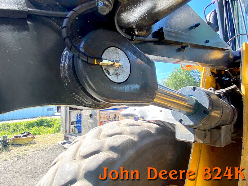 John-Deere-824K