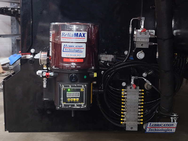 Loadmaster Trash Truck - ReliaMAX™ Automatic Lubrication System Installation
