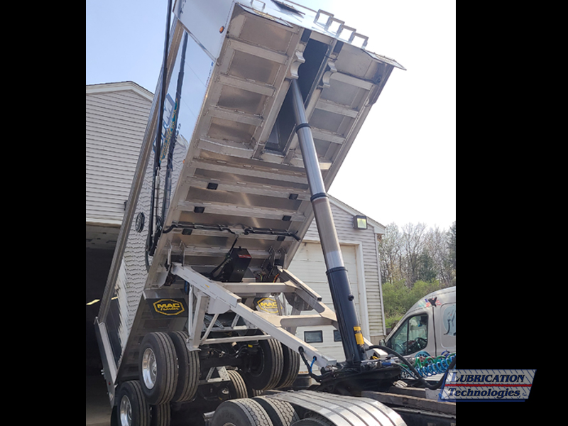 MAC Semi-Trailer Transit Dump Truck ReliaMAX™ Lubrication System