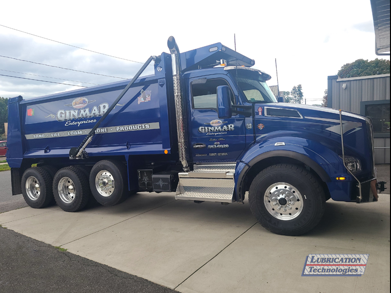 Kenworth T880 Dump Truck - ReliaMAX™ Automatic Lubrication System