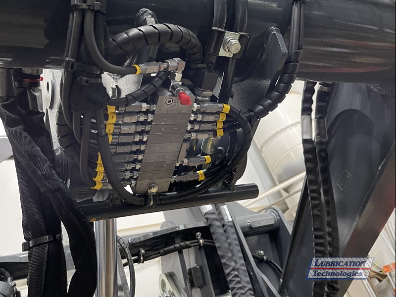John Deere 410L Backhoe - ReliaMAX™ Automatic Lubrication System