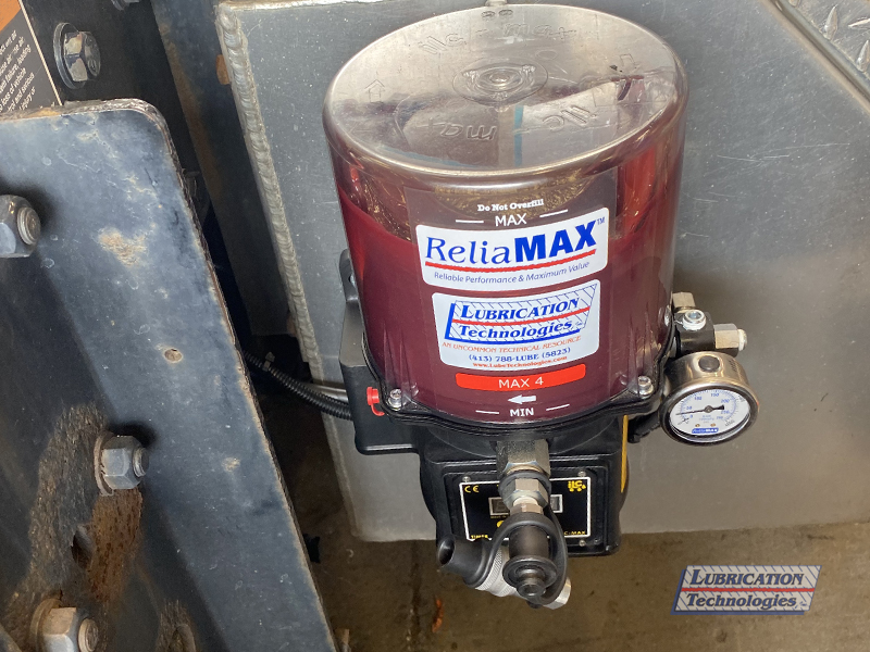 Kenworth T880 Tractor - ReliaMAX™ Automatic Lubrication System