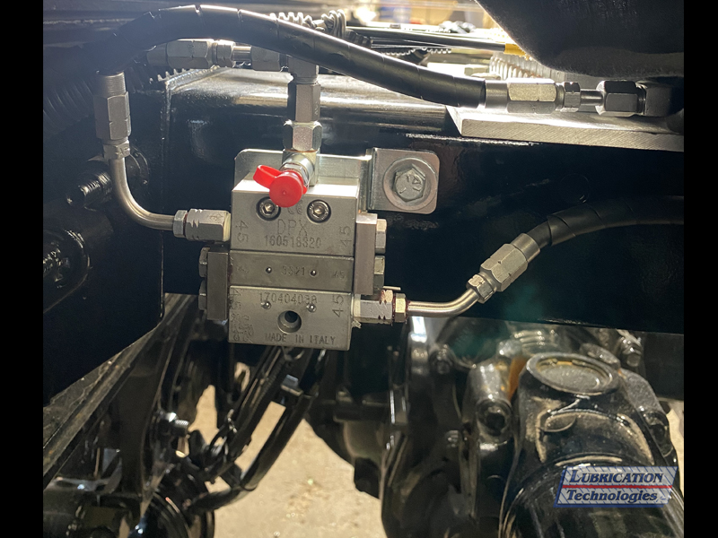 Peterbilt 389 PACCAR MX-13 Truck ReliaMAX™ Automatic Lubrication System