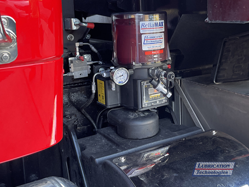 Peterbilt PACCAR® Tri Axle Dump Truck ReliaMAX™ Automatic Lubrication System
