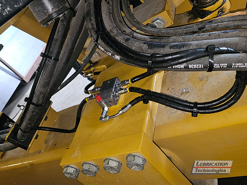 CAT CS56B Vibratory Soil Compactor ReliaMAX™ Automatic Lubrication System Installation