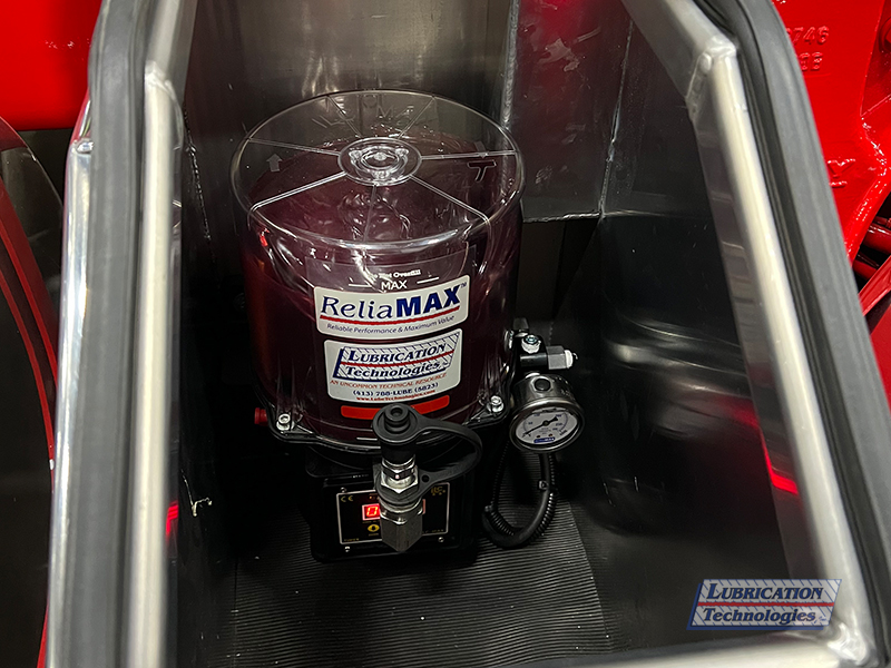 Kenworth 2024 W900 Tandem Axle Tractor - ReliaMAX™ Automatic Lubrication System Installation