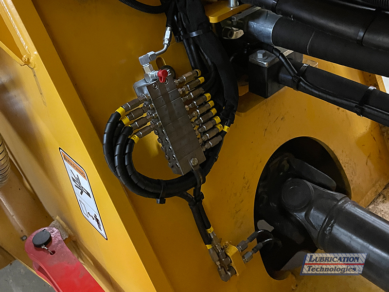 Volvo L150H Loader - ReliaMAX™ Automatic Lubrication System