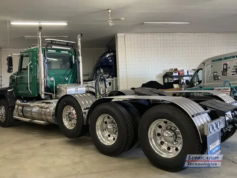 mack-pinnacle-tractor-2022-1