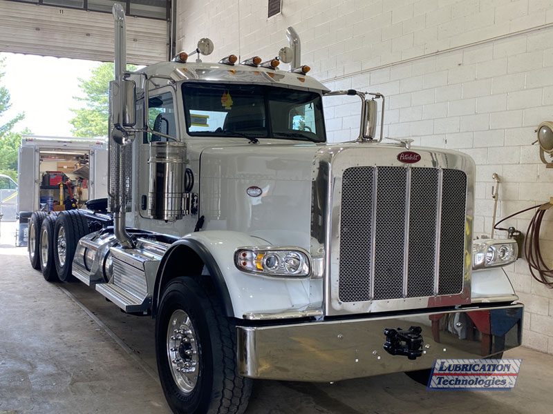 peterbilt-389-tractor-2021-1