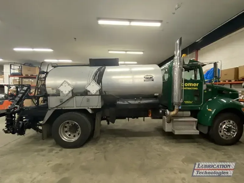 ReliaMAX Automatic Lubrication System Installation on PACCAR Commercial Spray Truck